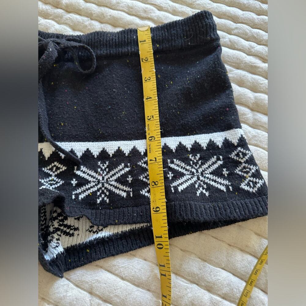 Nordstrom Free Press sweater shorts, size medium - Picture 6 of 7
